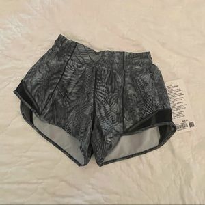 Size 2 Lululemon Hotty Hot LR 2.5